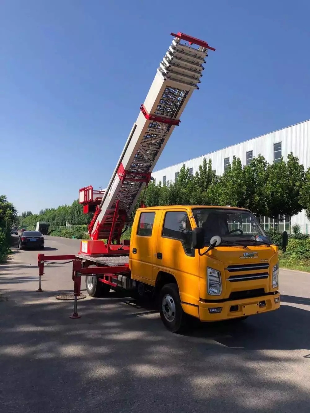 金口河附近的云梯车出租服务：轻松解决高空作业需求