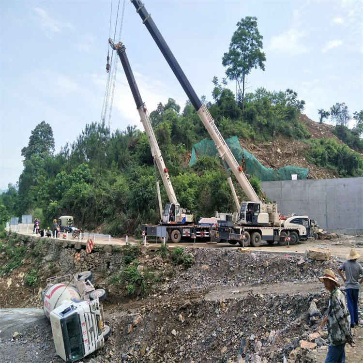 金口河汽车掉沟里叫吊车救援要多少钱